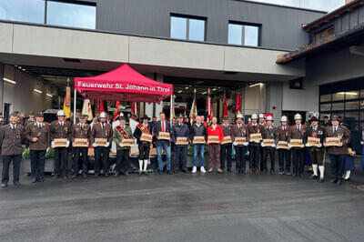 Feuerwehrzubau feierlich eröffnet Bild 19