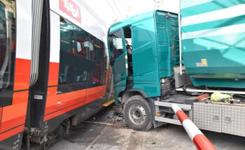 Verkehrsunfall-beim-Bahnschranken-am-Hornweg