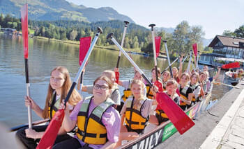 Im-Drachenboot-uebern-Schwarzsee