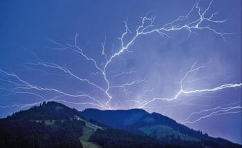 Lebensgefahr-bei-Gewitter-am-Berg