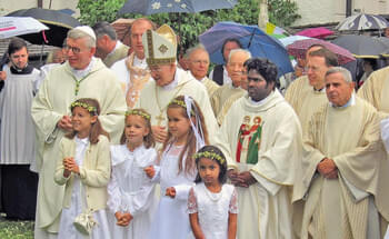 Denkwuerdiger-Tag-fuer-Neupriester