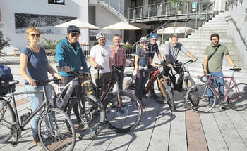 Radfahrer-ruecken-ins-Zentrum